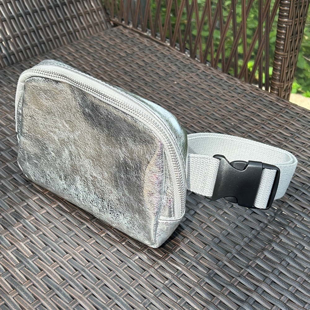 Like New Gap Silver Metallic Crossbody and Belt Bag